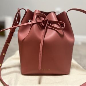 Mansur Gavriel
Bucket leather crossbody bag